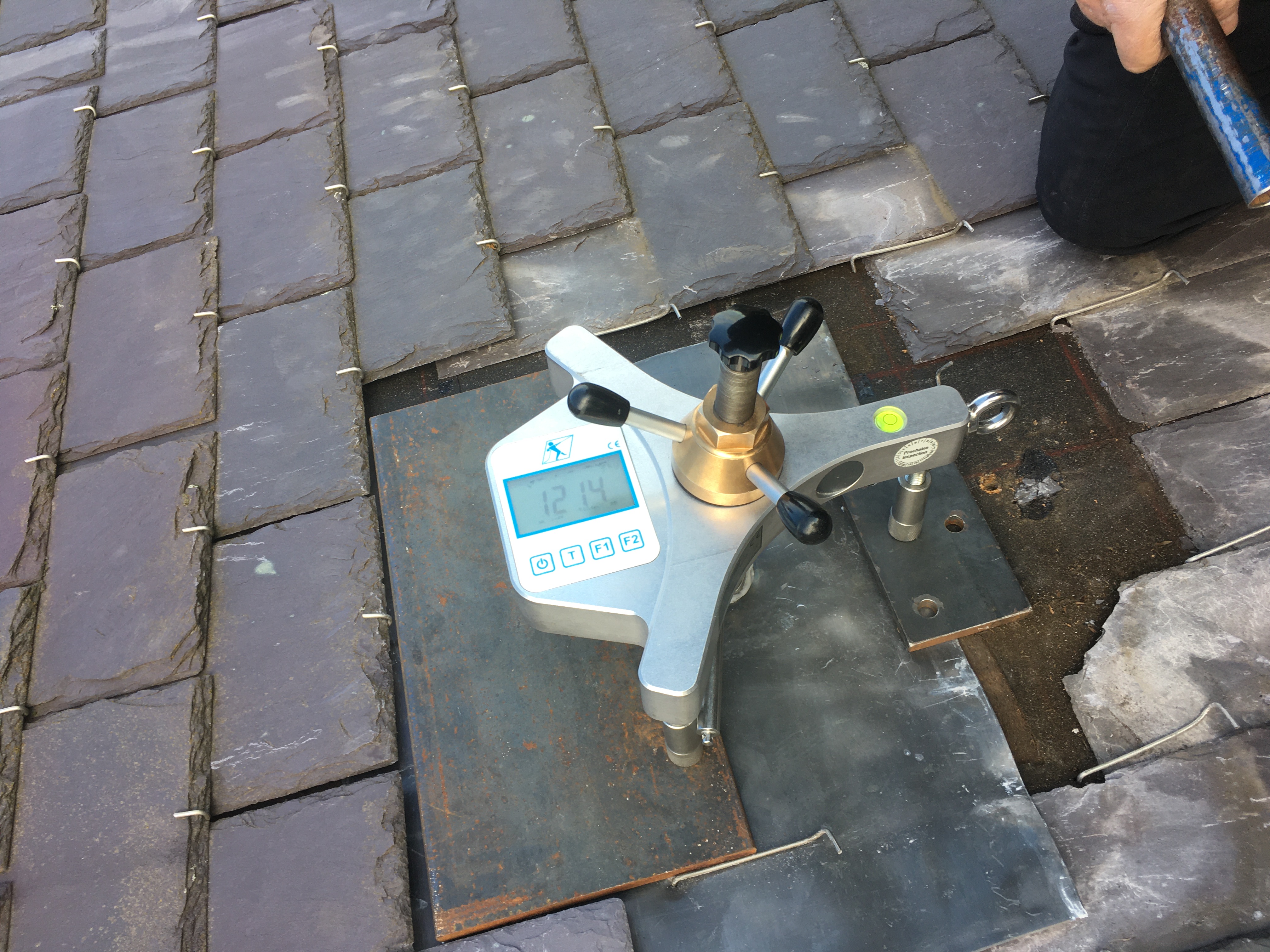 Ridder Touwtechniek heeft onlangs veiligheidsogen aangebracht op de leien daken van het Noord Brabantsmuseum 